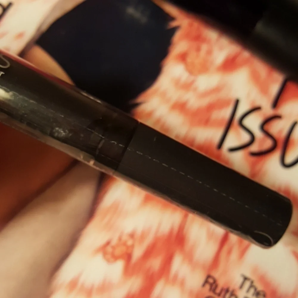 𝅺motives by Loren Ridinger and Lala mascara.